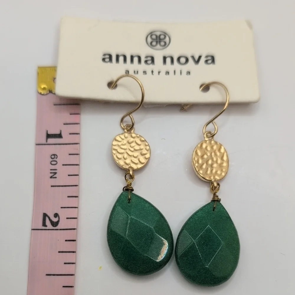 NWT Anna Nova Australia Emerald Green Teardrop Dangle Earrings Gold Tone